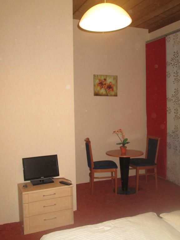 Hotel Gruener Baum Nuernberg Brunn Pokoj fotografie