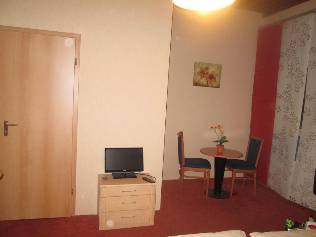 Hotel Gruener Baum Nuernberg Brunn Pokoj fotografie